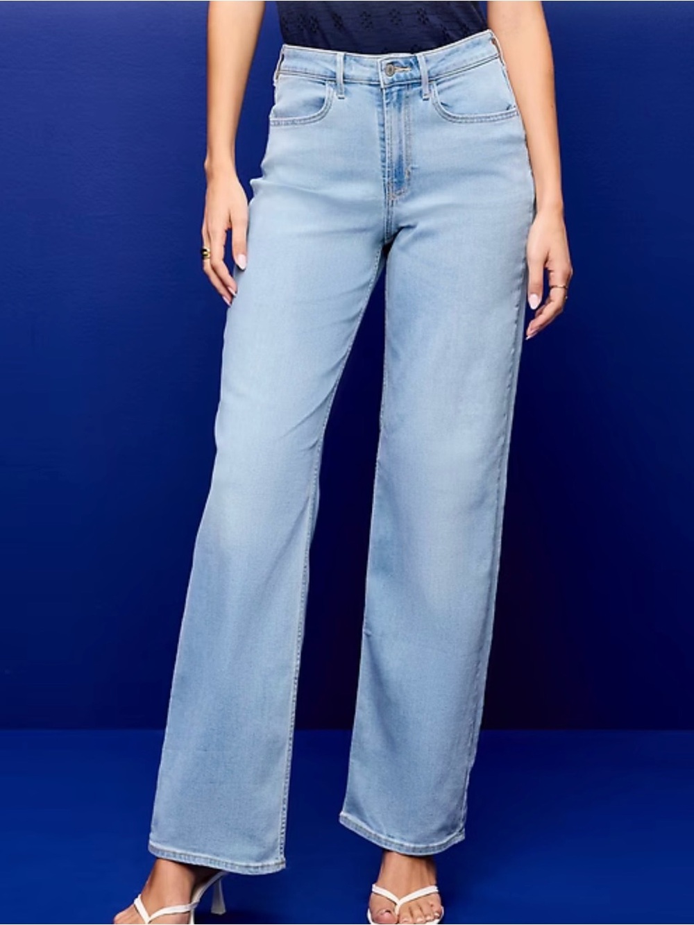 Old Navy Wow Wide Leg Tall size 8 Light Wash Women’s Jeans